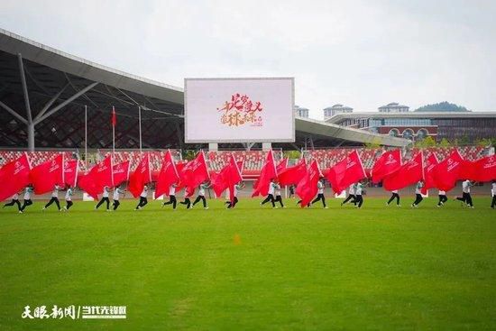 更衣室内每个人都在疯狂地歌唱，那一刻戈麦斯高喊‘给我安东内拉！